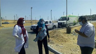 فحص القادمين لجنوب سيناء بالنقطة الطبية بكمين عيون موسي| صور