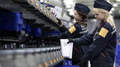 السروال الداخلي عوضا عن الكمامة.. امرأة تفاجئ موظفي البريد بتصرف غريب | فيديو