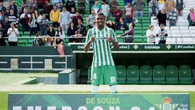 إيمرسون يفضل ريال بيتيس على برشلونة