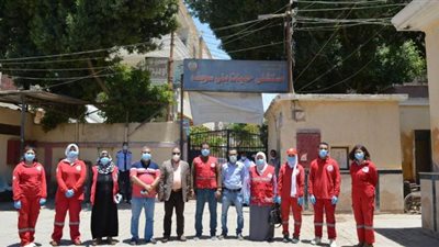 الهلال الأحمر يدعم الأطقم الطبية بـ 4454 قطعة ملابس لمواجهة كورونا