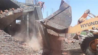 وحدة استرداد الأراضي بقنا تستعرض تفاصيل حملات الإزالات بالعيد | صور