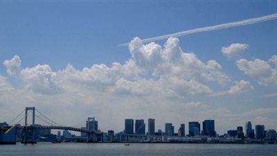 طائرات حربية يابانية تؤدي التحية للأطقم الطبية بعروض جوية | صور