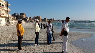 إخلاء شاطئ البيطاش بالإسكندرية للحد من انتشار كورونا | صور