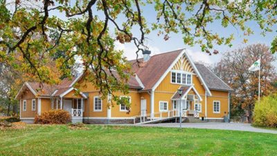 قرية سويدية كاملة للبيع بـ7 ملايين دولار | صور