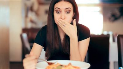 5 معتقدات خاطئة عن التسمم الغذائي.. أبرزها طهي البيض وحفظ الطعام في الثلاجة