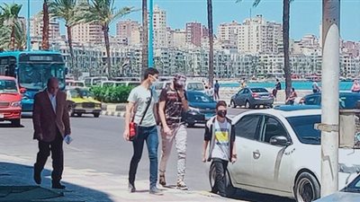 بالكمامة والقفاز.. التزام مواطني الإسكندرية بإجراءات مواجهة كورونا | صور
