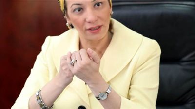 وزيرة البيئة: توفير 15 ألف كمامة لتوزيعها على العاملين حفاظا عليهم من العدوى