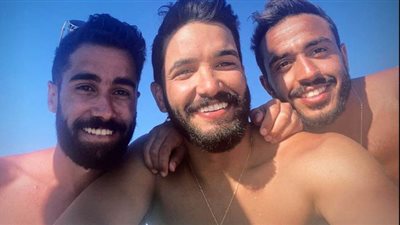 صالح جمعة وكهربا في رحلة بحرية خلال حظر كورونا