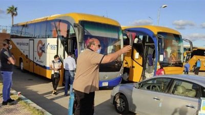 276 عائداً من الإمارات يغادرون بورسعيد بعد انتهاء الحجر الصحي | صور