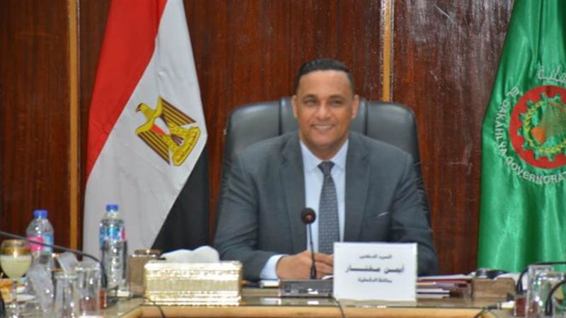 الدكتور أيمن مختار