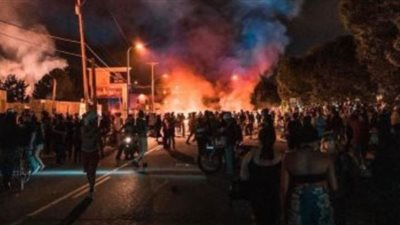 الاحتجاجات الأمريكية.. المتظاهرون يحاولون اقتحام مقر CNN | فيديو