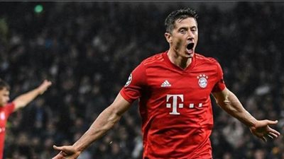 ليفاندوفسكي يوسع الفارق مع ميسي ورونالدو في سباق الحذاء الذهبي