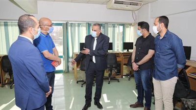 محافظ سوهاج يتفقد تجهيزات استراحة الأطباء بمركز إعداد القادة | صور