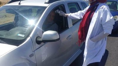 فحص المواطنين بالكواشف السريعة في النقطة الطبية بكمين عيون موسى