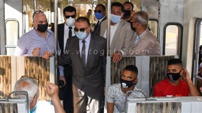 محافظ الإسكندرية: بعض المواطنين يضعون الكمامة في جيبهم