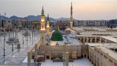 إقامة صلاة الفجر من داخل المسجد النبوي الشريف بعد غلق دام شهرين | فيديو