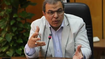 وزير القوى العاملة في جولة بمصانع 