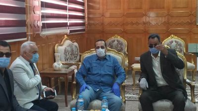 محافظ شمال سيناء يؤكد علي الاهتمام بأهالي منطقة القسيمة وتلبية مطالبهم