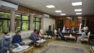 محافظ قنا: نسعى لتحسين الخدمات المقدمة للمواطنين | صور