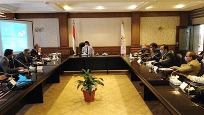 وزير الرياضة يبحث مع اللجنة الطبية ضوابط وإجراءات عودة النشاط
