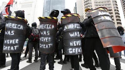 بعد اتهامات ترامب لها بالتورط في الاحتجاجات.. ما هي حركة مناهضة الفاشية 