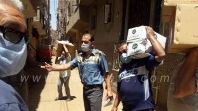 توزيع 450 كرتونة مواد غذائية و2000 كمامة طبية علي أسر العزل المنزلى ببركة السبع