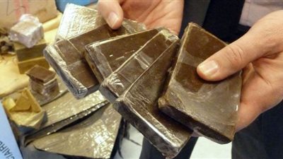 تجديد حبس عاطل لحيازته 13 فرش حشيش بحلوان