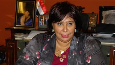 وزيرة الثقافة ورئيس الأوبرا ينعيان العازف الإنجليزى ديفيد هيلز