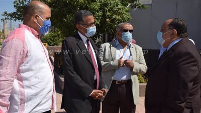 رئيس جامعة حلوان يتابع تنفيذ الإجراءات الاحترازية بالإدارات والكليات