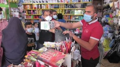 بعد قرار الحكومة.. زحام شديد على شراء الكمامات بالعريش | صور