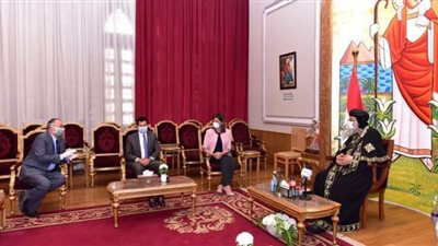 بحضور وزيري الهجرة والشباب.. البابا تواضروس يستقبل العالقين العائدين من كينيا