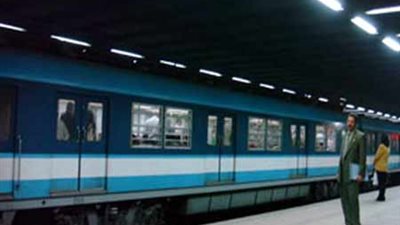 حالات إغماء بين ركاب المترو بحلوان لاستنشاقهم الغاز المسيل للدموع