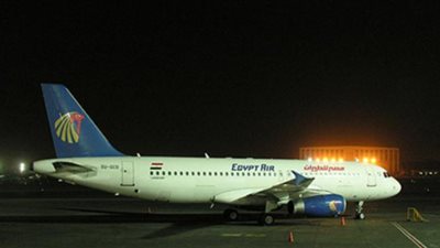 رئيس لجنة الإصلاح الحكومي بالكونجرس يصل القاهرة