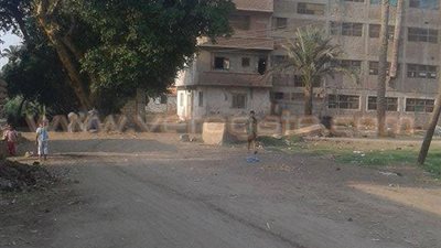 أهالي «كفر العمار» يفتحون النار على وزير الزراعة «المستقيل».. هاني: «هلال» لم يقدم خدمات عامة للقرية.. سالم: لم يحل أزمتى القمامة والصرف الصحي.. راوية: والده كان من كبار 