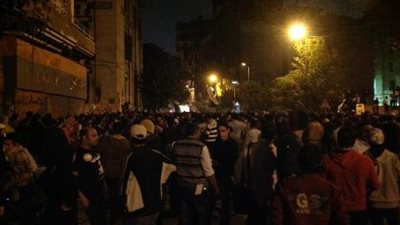 محاولات لقطع بانر 