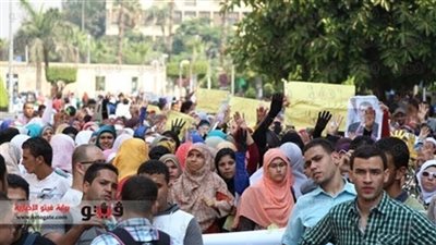 مظاهرة لطلاب الإرهابية بجامعة القاهرة أمام المكتبة المركزية
