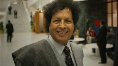 إنذار على يد محضر للنائب العام بتجميد أموال قذاف الدم