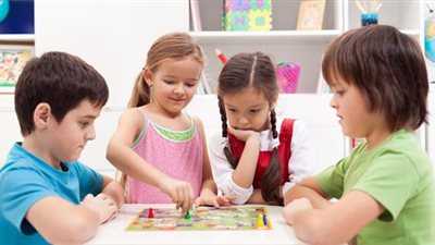 5 تصرفات تكشف تطور طفلك في عمر الـ 4 سنوات