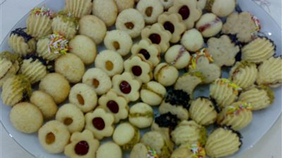 استشارى تغذية تحذر من الإفراط في تناول الكعك والبسكويت