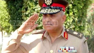 رئيس الأركان يقف على جاهزية القوات الجوية بقاعدة 