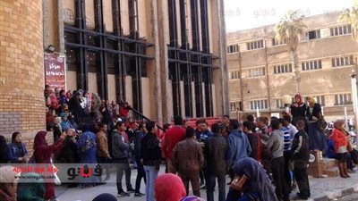 بالصور.. طلاب الإرهابية يواصلون تظاهراتهم داخل جامعة الإسكندرية