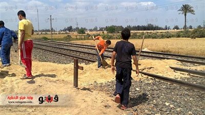 ردم مزلقان الإسماعيلية بالتراب وشل حركة القطارات من الاتجاهين