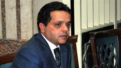 وصول «محمد هنيدي وشوبير والقرموطي» عزاء زوجة شقيق أحمد موسى