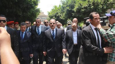 وزير الداخلية يكرم قوات من قطاعات الوزارة لتميزهم في كشف جرائم جنائية