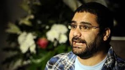 أسرة علاء عبدالفتاح تعلق اعتصامها بدار القضاء العالي