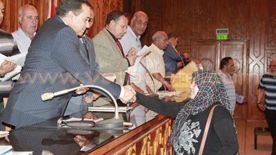 بالصور.. تسليم 112 عقد تمليك شقة بمستقبل الإسماعيلية للمنتفعين