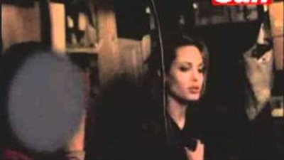 فيديو نادر يفضح إدمان انجلينا جولي المخدرات