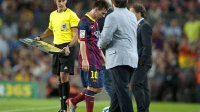 مدرب برشلونة: ميسي لاعب يكره الخروج من الملعب