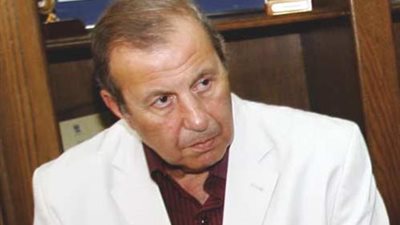 علام يرفض تعيينه مستشارًا لمجلس «الأهلي» ويتمسك بمنصبه