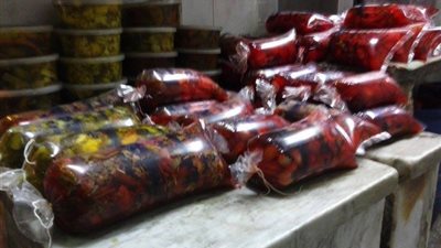 ضبط 20 برميل مخلل فاسد و30 كرتونة زيت خلال حملة أمنية بالجيزة